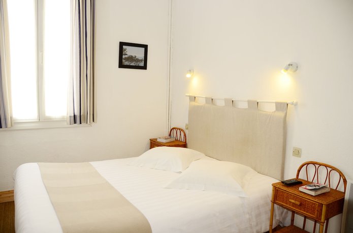 Imagen de la habitación del Hotel L\'Oustaou, LE LAVANDOU. Foto 9