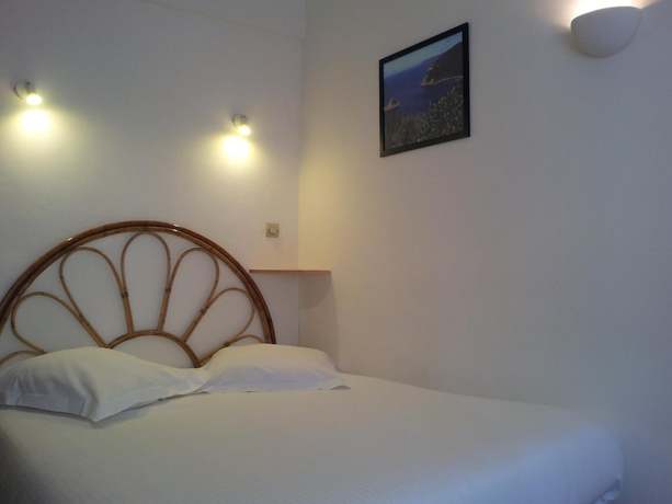 Imagen de la habitación del Hotel L\'Oustaou, LE LAVANDOU. Foto 10