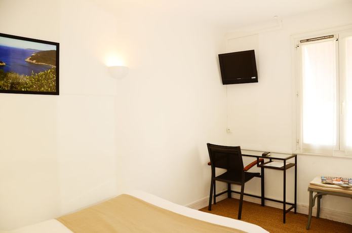 Imagen de la habitación del Hotel L\'Oustaou, LE LAVANDOU. Foto 13