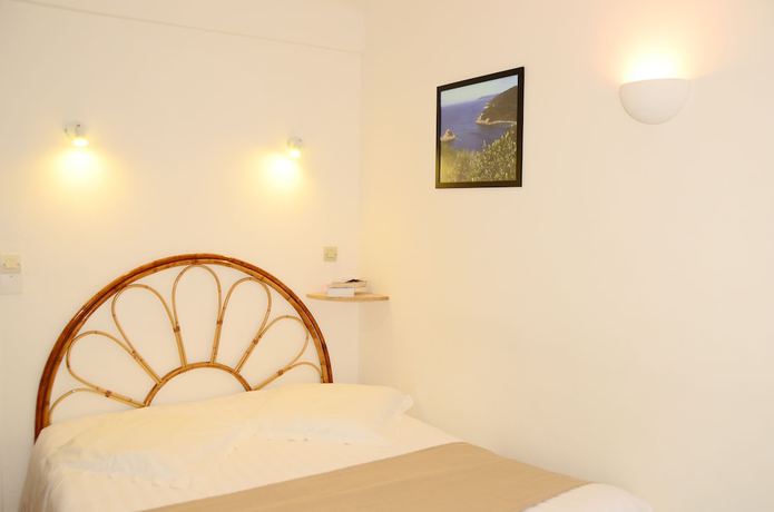 Imagen de la habitación del Hotel L\'Oustaou, LE LAVANDOU. Foto 14
