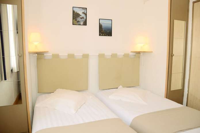 Imagen de la habitación del Hotel L\'Oustaou, LE LAVANDOU. Foto 16