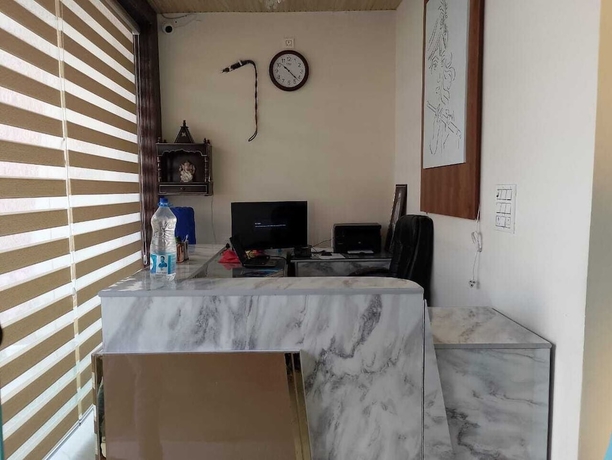 Imagen de los interiores del Hotel LR Delite Inn. Foto 18