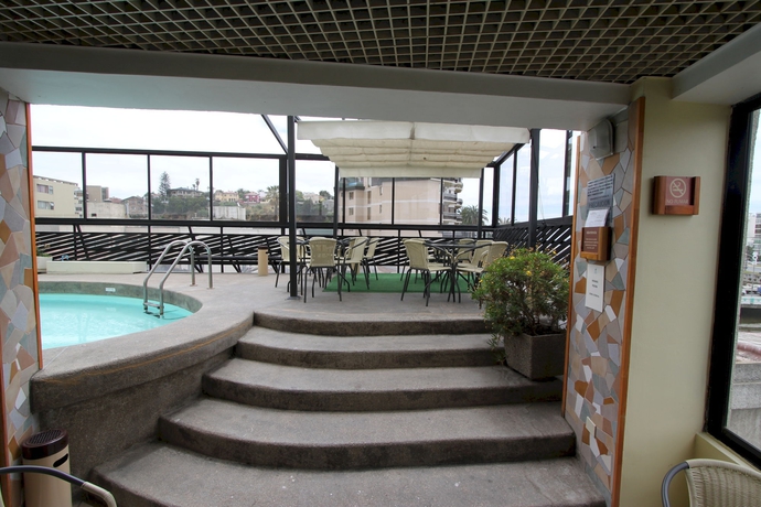 Imagen de la piscina del Hotel LRH Vi&ntilde;a del Mar and Convention Center. Foto 15