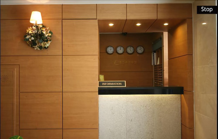 Imagen de los interiores del Hotel L\'S. Foto 9