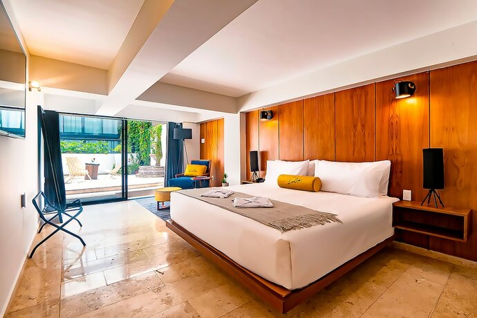 Imagen de la habitación del Hotel LUCA. Foto 16