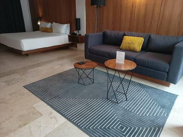 Imagen de la habitación del Hotel LUCA. Foto 17