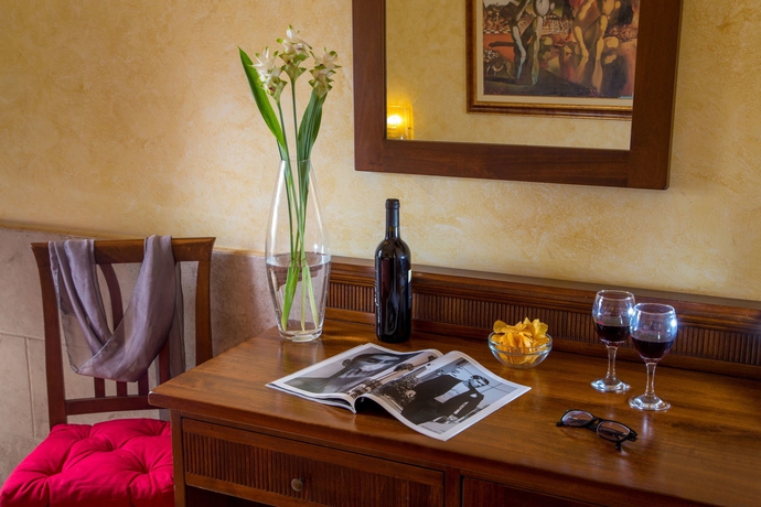 Imagen de la habitación del Hotel LUCIANI. Foto 7