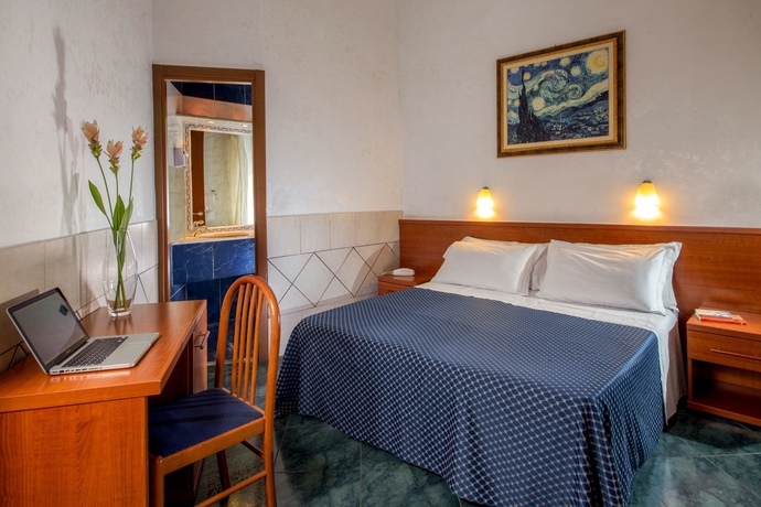 Imagen de la habitación del Hotel LUCIANI. Foto 9