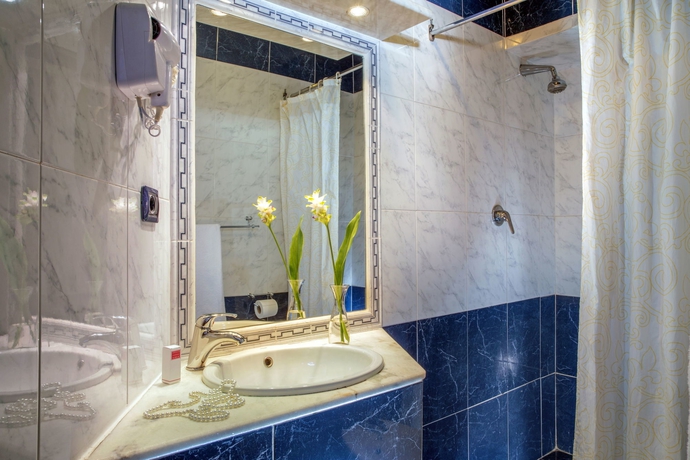 Imagen de la habitación del Hotel LUCIANI. Foto 10