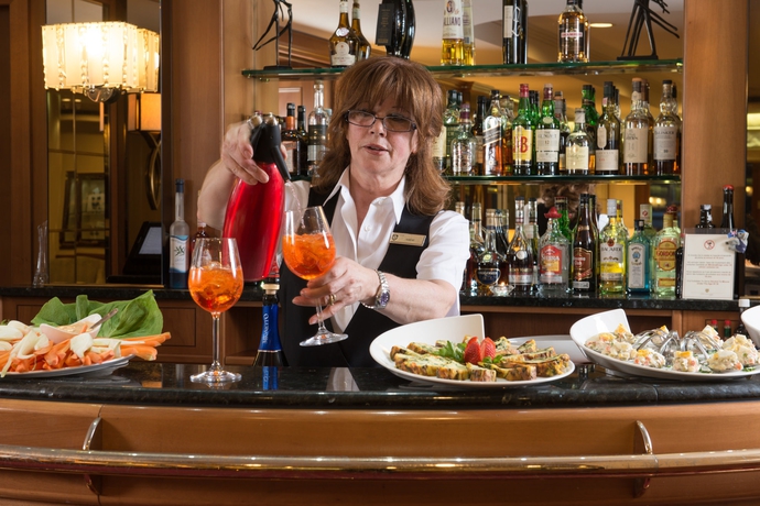 Imagen del bar/restaurante del Hotel LUGANODANTE Boutique & Lifestyle. Foto 7