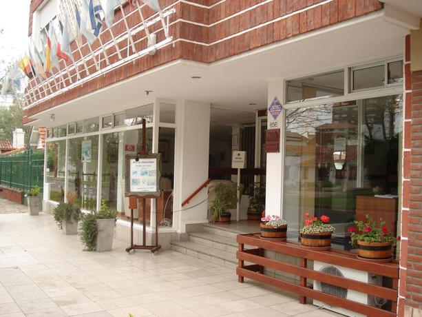 Imagen de los exteriores del Hotel LUGRA HOTEL. Foto 6