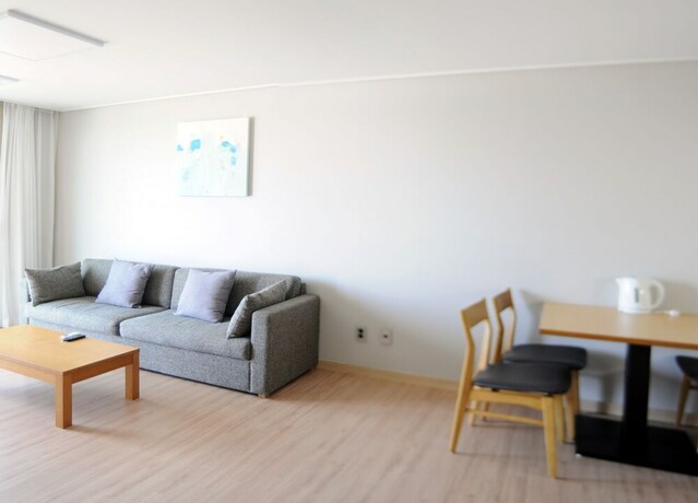 Imagen de la habitación del Hotel LUMIA Hotel and Resort. Foto 31