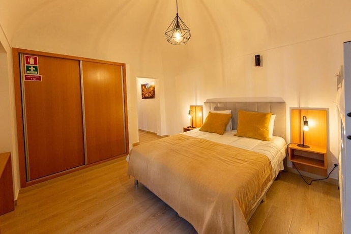 Imagen de la habitación del Hotel LUXURY PALM SUITES. Foto 4