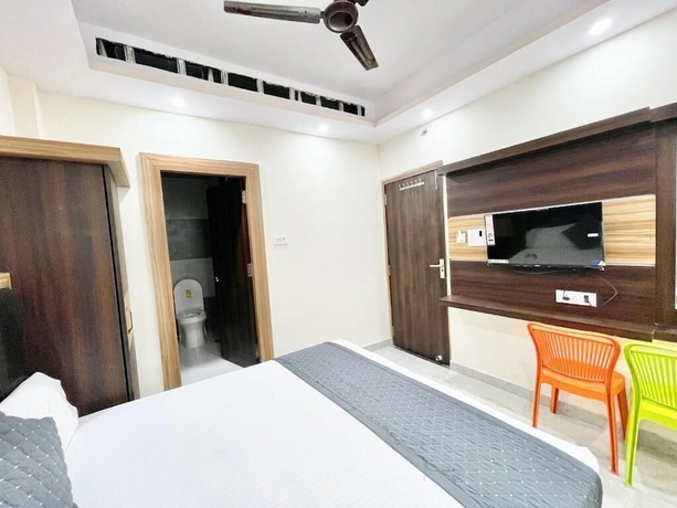 Imagen de la habitación del Hotel LV Palace - near Ghats and Temples. Foto 7