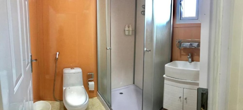 Imagen de la habitación del Hotel LVIS blancura. Foto 15