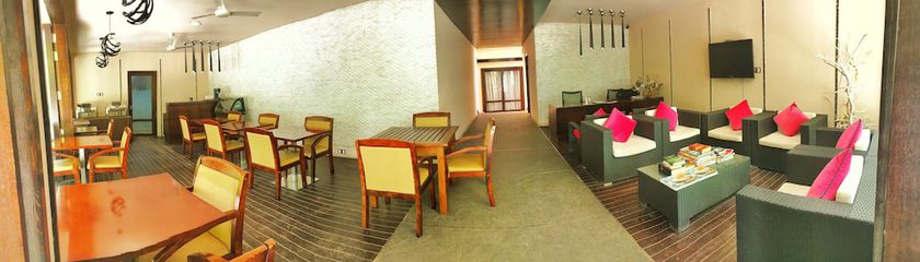 Imagen del bar/restaurante del Hotel LVIS blancura. Foto 4