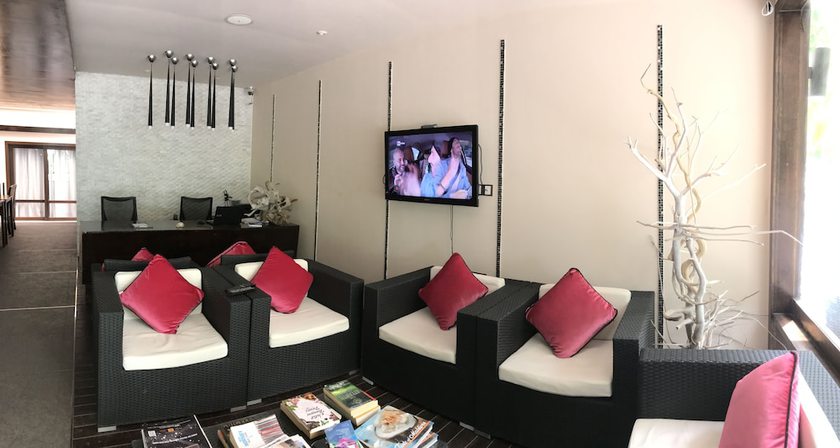Imagen del bar/restaurante del Hotel LVIS blancura. Foto 5