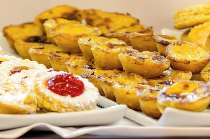 Imagen del bar/restaurante del Hotel LX ARCH. Foto 2