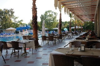 Imagen del bar/restaurante del Hotel LYCUS BEACH HOTEL. Foto 7