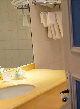 Imagen de la habitación del Hotel L'Yeuse. Foto 17