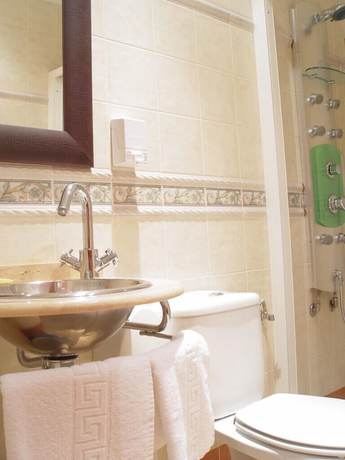 Imagen de la habitación del Hotel La Alberquilla, Yeste. Foto 4