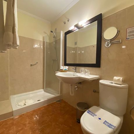 Imagen de la habitación del Hotel La Aldea Suites. Foto 7