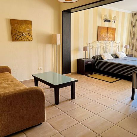 Imagen de la habitación del Hotel La Aldea Suites. Foto 9