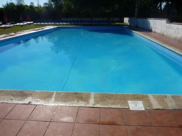 Imagen de la piscina del Hotel La Alegr&iacute;a. Foto 17