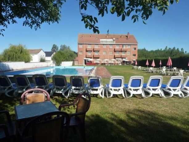 Imagen de la piscina del Hotel La Alegr&iacute;a. Foto 18