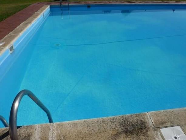 Imagen de la piscina del Hotel La Alegr&iacute;a. Foto 19