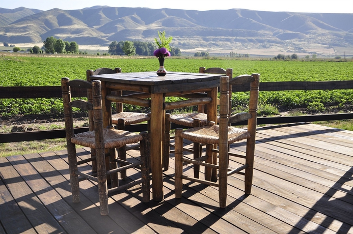 Imagen de los exteriores del Hotel La Alejandra. Foto 12