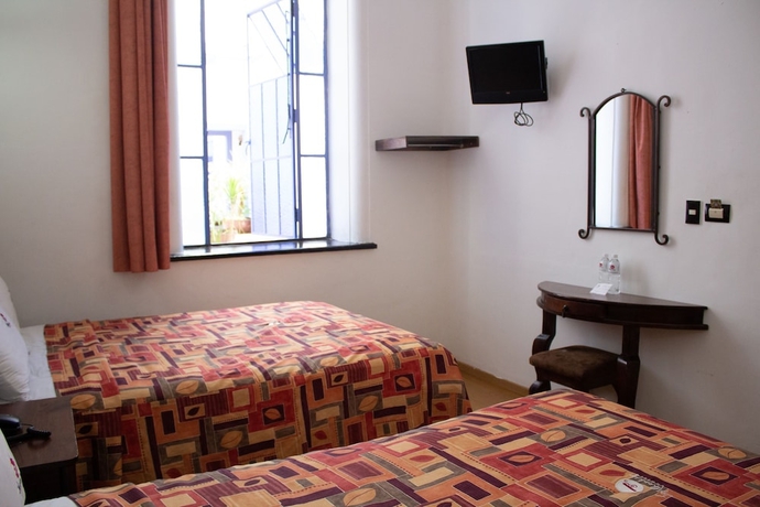 Imagen de la habitación del Hotel La Alhondiga. Foto 9