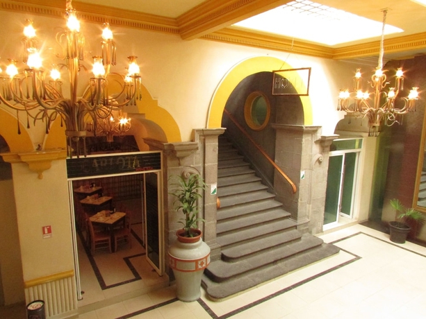 Imagen de los interiores del Hotel La Alhondiga. Foto 18