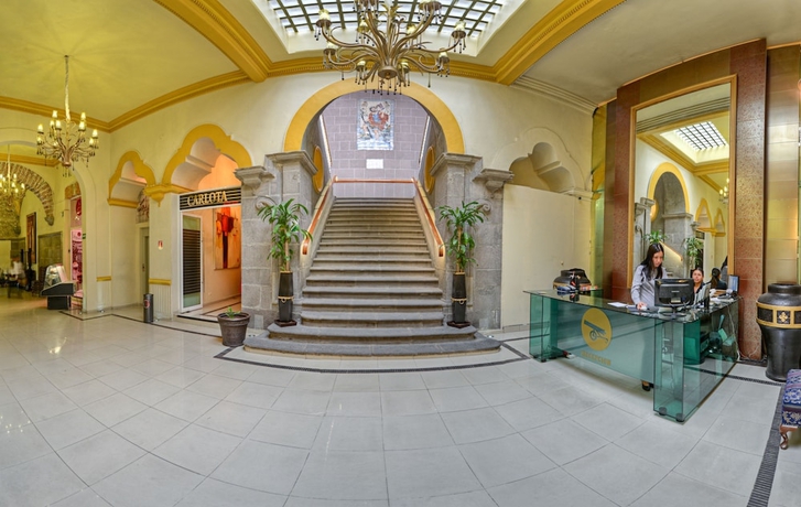 Imagen de los interiores del Hotel La Alhondiga. Foto 19