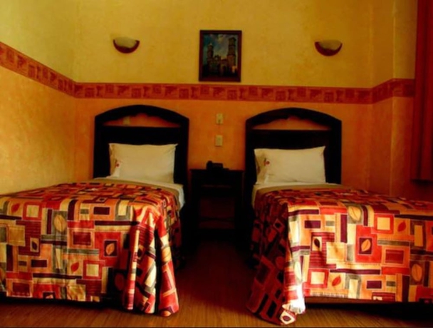 Imagen de la habitación del Hotel La Alhondiga. Foto 11