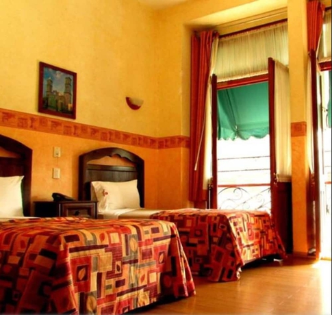 Imagen de la habitación del Hotel La Alhondiga. Foto 12