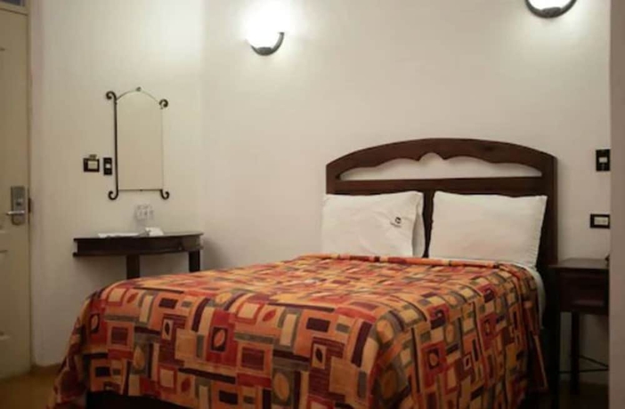 Imagen de la habitación del Hotel La Alhondiga. Foto 13