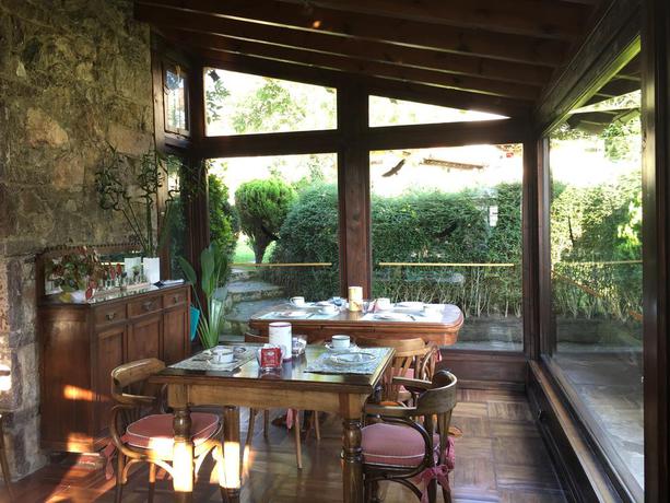 Imagen del bar/restaurante del Hotel La Arquera. Foto 2