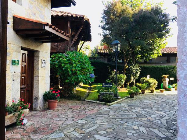 Imagen de los exteriores del Hotel La Arquera. Foto 12