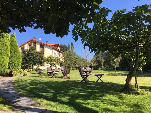 Imagen de los exteriores del Hotel La Arquera. Foto 15