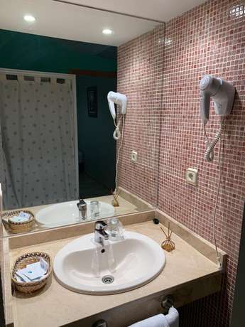 Imagen de la habitación del Hotel La Atalaya. Foto 8