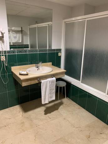 Imagen de la habitación del Hotel La Atalaya. Foto 13