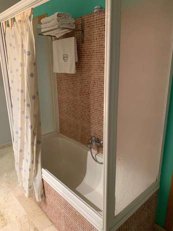 Imagen de la habitación del Hotel La Atalaya. Foto 19