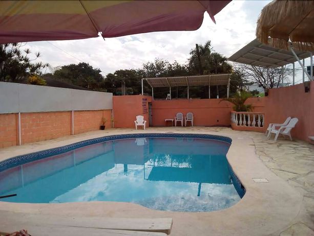Imagen de la piscina del Hotel La Avenida. Foto 16