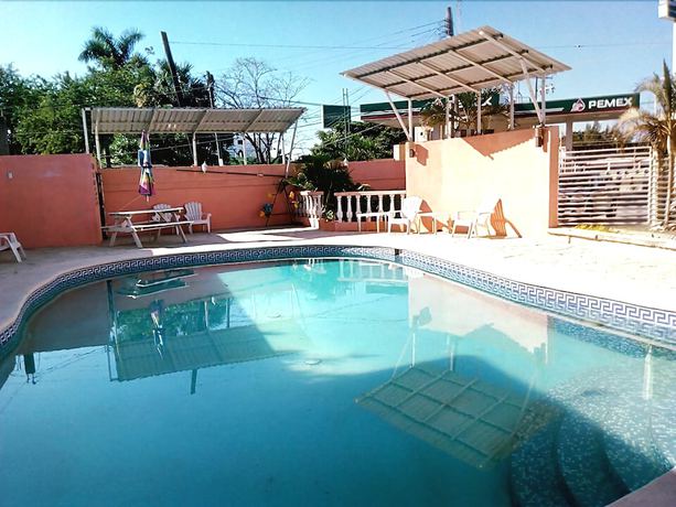 Imagen de la piscina del Hotel La Avenida. Foto 17