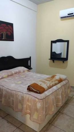Imagen de la habitación del Hotel La Avenida. Foto 10