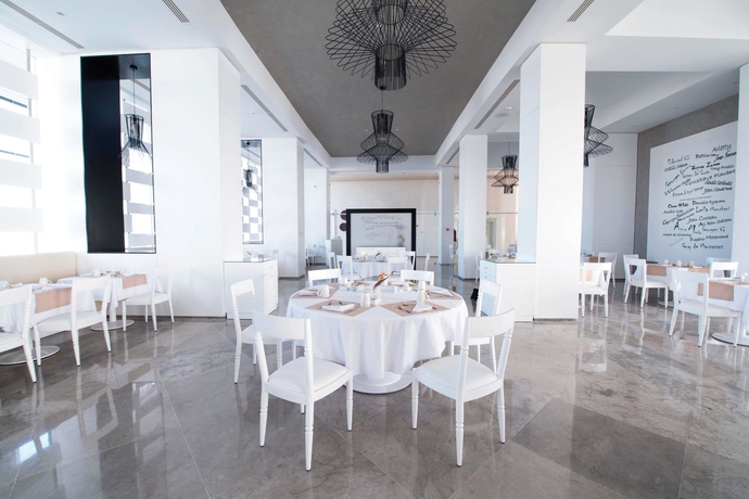 Imagen del bar/restaurante del Hotel La Badira - Adults Only. Foto 5