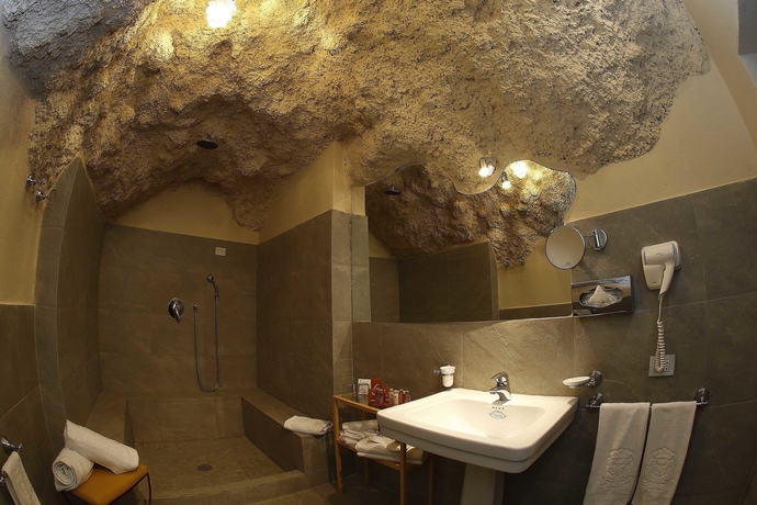 Imagen de la habitación del Hotel La Bagnaia Golf Resort. Foto 7