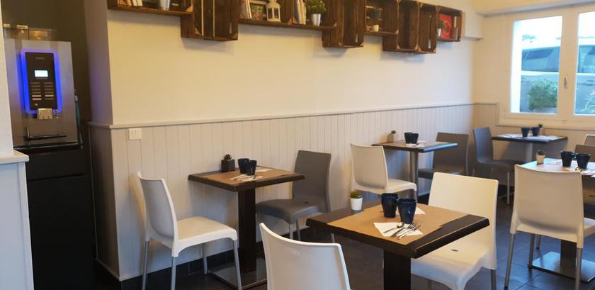 Imagen del bar/restaurante del Hotel La Baïne. Foto 4