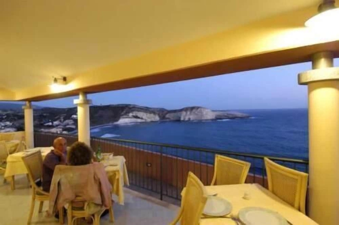 Imagen de la habitación del Hotel La Baja. Foto 7